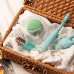 FOREO LUNA 4 Go - Pistachio -Famous Skin Care Store FOREO LUNA 4 Go Pistachio 2