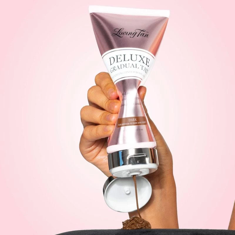 Loving Tan Deluxe Gradual Tan Dark 150ml 4 Loving Tan Deluxe Gradual Tan Dark 150ml - Image 2